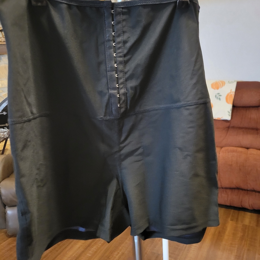 Black Waist Trainer/Sauna Shorts NWOT